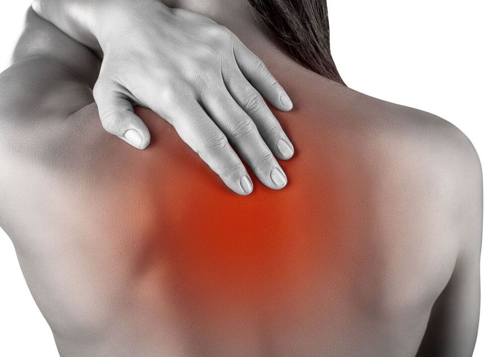 біль у спині при грудному остеохондрозі